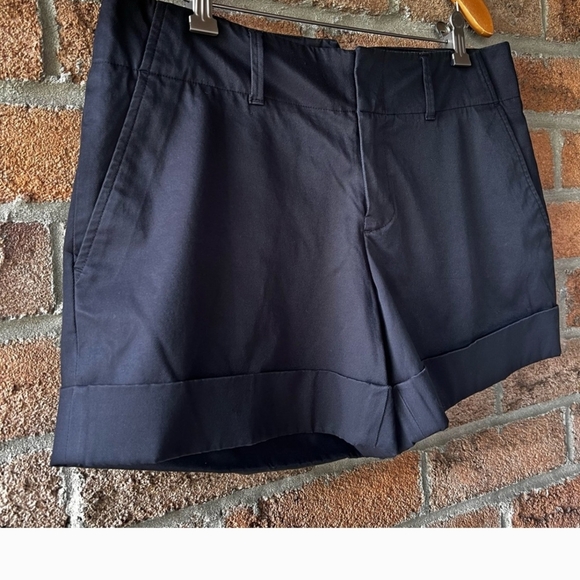 Club Monaco Black Women's Black Mid Rise Shorts Cuffed Buckle Detail Size 8 - Picture 5 of 7
